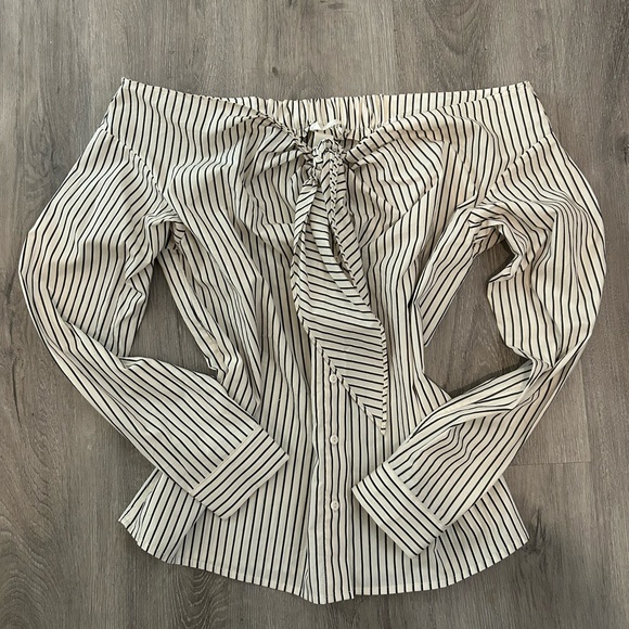 H&M Off The Shoulder Button Down Blouse - Picture 1 of 6